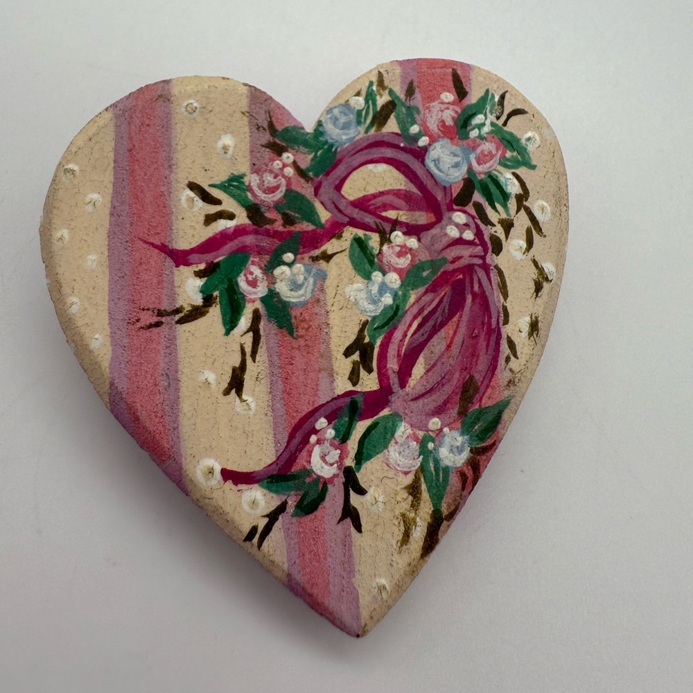 Vintage‎ Hand Painted Heart Brooch Signed Gari 98 Folk Art Valentine Pin Gift